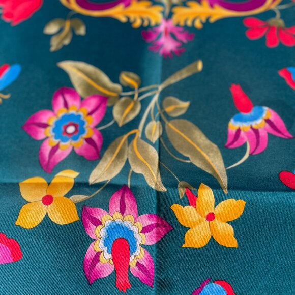 Gucci Vintage Silk Scarf 34” Floral Butterfly Baroque Green Multicolor - Picture 6 of 12